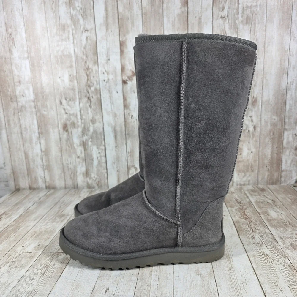 UGG Australia Classic Tall Boots Charcoal Suede‎ Sheepskin Lined Women US 7